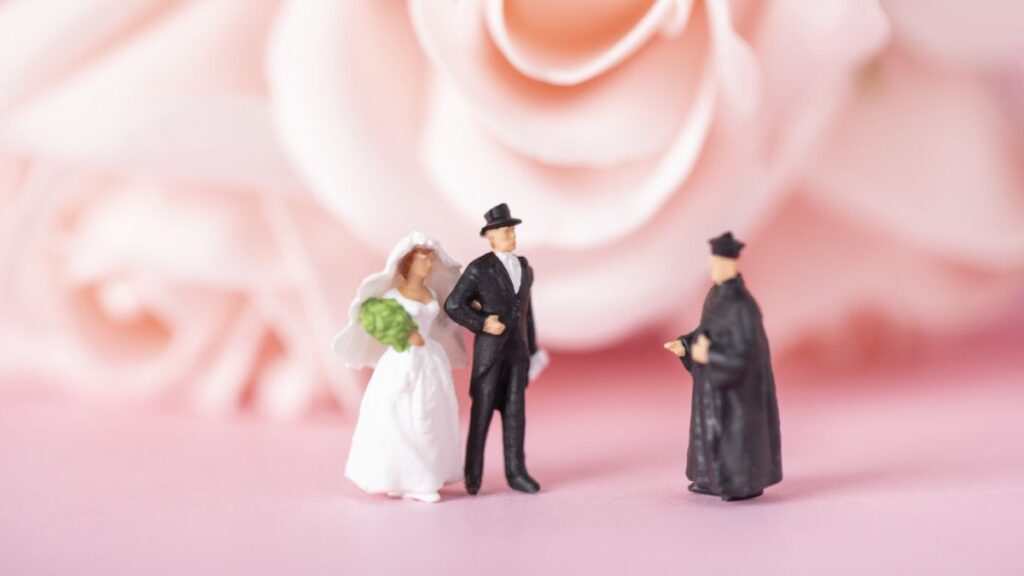 Why Custom Couple Figurines Beat Roses This Valentine’s Day